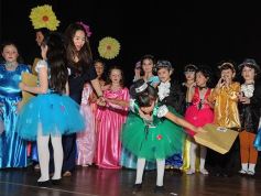 Foto de la galería: Los talentosos mini actores pusieron en escena La Cenicienta en el Vicente Cidade