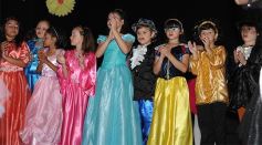 Foto de la galería: Los talentosos mini actores pusieron en escena La Cenicienta en el Vicente Cidade