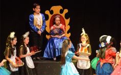 Foto de la galería: Los talentosos mini actores pusieron en escena La Cenicienta en el Vicente Cidade