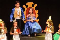 Foto de la galería: Los talentosos mini actores pusieron en escena La Cenicienta en el Vicente Cidade