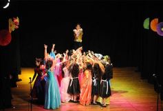 Foto de la galería: Los talentosos mini actores pusieron en escena La Cenicienta en el Vicente Cidade