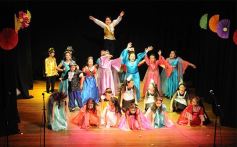 Foto de la galería: Los talentosos mini actores pusieron en escena La Cenicienta en el Vicente Cidade