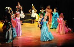 Foto de la galería: Los talentosos mini actores pusieron en escena La Cenicienta en el Vicente Cidade