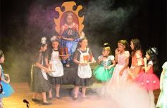 Foto de la galería: Los talentosos mini actores pusieron en escena La Cenicienta en el Vicente Cidade