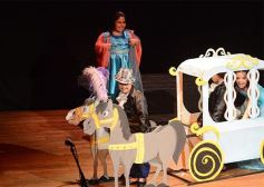 Foto de la galería: Los talentosos mini actores pusieron en escena La Cenicienta en el Vicente Cidade