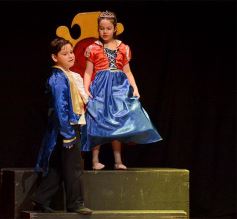 Foto de la galería: Los talentosos mini actores pusieron en escena La Cenicienta en el Vicente Cidade