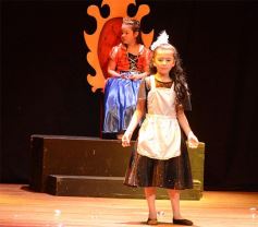 Foto de la galería: Los talentosos mini actores pusieron en escena La Cenicienta en el Vicente Cidade