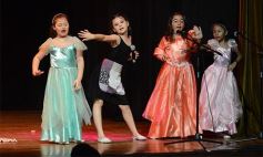 Foto de la galería: Los talentosos mini actores pusieron en escena La Cenicienta en el Vicente Cidade
