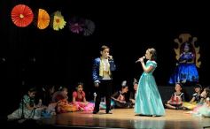 Foto de la galería: Los talentosos mini actores pusieron en escena La Cenicienta en el Vicente Cidade