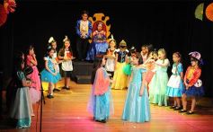 Foto de la galería: Los talentosos mini actores pusieron en escena La Cenicienta en el Vicente Cidade