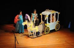 Foto de la galería: Los talentosos mini actores pusieron en escena La Cenicienta en el Vicente Cidade