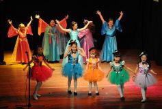 Foto de la galería: Los talentosos mini actores pusieron en escena La Cenicienta en el Vicente Cidade