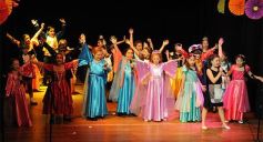 Foto de la galería: Los talentosos mini actores pusieron en escena La Cenicienta en el Vicente Cidade