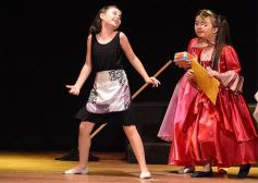 Foto de la galería: Los talentosos mini actores pusieron en escena La Cenicienta en el Vicente Cidade