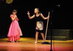 Foto de la galería: Los talentosos mini actores pusieron en escena La Cenicienta en el Vicente Cidade