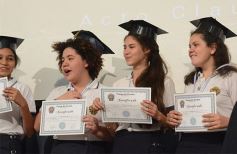 Foto de la galería: Cierre de año y colación de los chicos del Colegio del Carmen en el Centro de Convenciones