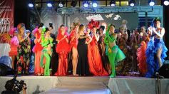 Foto de la galería: Imponente desfile con el sello de Miuki Madelaire en la explanada de la Legislatura