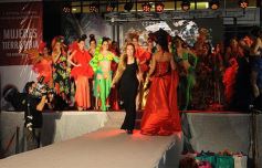 Foto de la galería: Imponente desfile con el sello de Miuki Madelaire en la explanada de la Legislatura