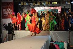 Foto de la galería: Imponente desfile con el sello de Miuki Madelaire en la explanada de la Legislatura