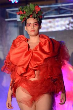 Foto de la galería: Imponente desfile con el sello de Miuki Madelaire en la explanada de la Legislatura