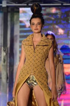 Foto de la galería: Imponente desfile con el sello de Miuki Madelaire en la explanada de la Legislatura