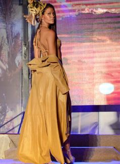 Foto de la galería: Imponente desfile con el sello de Miuki Madelaire en la explanada de la Legislatura