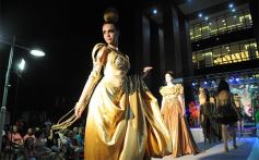 Foto de la galería: Imponente desfile con el sello de Miuki Madelaire en la explanada de la Legislatura