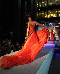 Foto de la galería: Imponente desfile con el sello de Miuki Madelaire en la explanada de la Legislatura