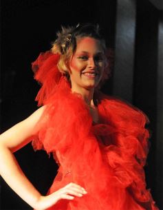 Foto de la galería: Imponente desfile con el sello de Miuki Madelaire en la explanada de la Legislatura