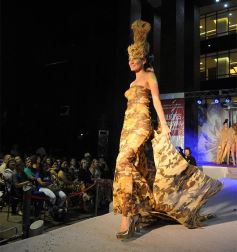 Foto de la galería: Imponente desfile con el sello de Miuki Madelaire en la explanada de la Legislatura