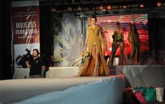 Foto de la galería: Imponente desfile con el sello de Miuki Madelaire en la explanada de la Legislatura