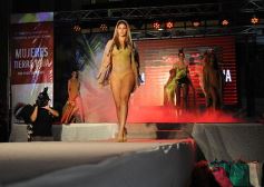 Foto de la galería: Imponente desfile con el sello de Miuki Madelaire en la explanada de la Legislatura