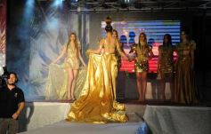 Foto de la galería: Imponente desfile con el sello de Miuki Madelaire en la explanada de la Legislatura