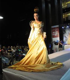 Foto de la galería: Imponente desfile con el sello de Miuki Madelaire en la explanada de la Legislatura