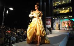 Foto de la galería: Imponente desfile con el sello de Miuki Madelaire en la explanada de la Legislatura