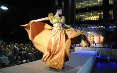 Foto de la galería: Imponente desfile con el sello de Miuki Madelaire en la explanada de la Legislatura