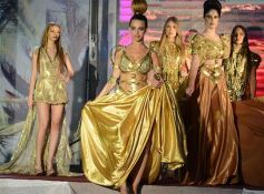 Foto de la galería: Imponente desfile con el sello de Miuki Madelaire en la explanada de la Legislatura