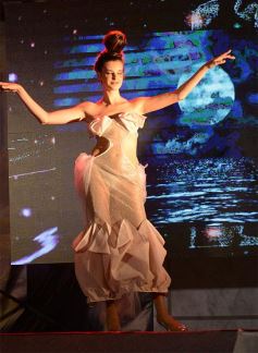 Foto de la galería: Imponente desfile con el sello de Miuki Madelaire en la explanada de la Legislatura