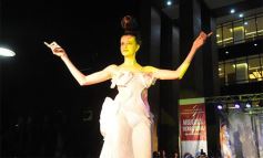 Foto de la galería: Imponente desfile con el sello de Miuki Madelaire en la explanada de la Legislatura