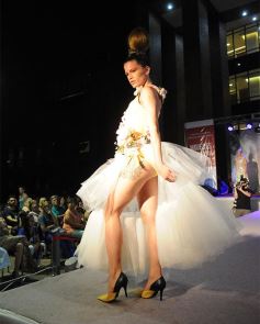 Foto de la galería: Imponente desfile con el sello de Miuki Madelaire en la explanada de la Legislatura