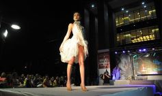 Foto de la galería: Imponente desfile con el sello de Miuki Madelaire en la explanada de la Legislatura