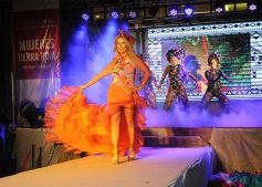 Foto de la galería: Imponente desfile con el sello de Miuki Madelaire en la explanada de la Legislatura