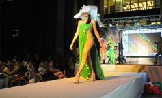 Foto de la galería: Imponente desfile con el sello de Miuki Madelaire en la explanada de la Legislatura