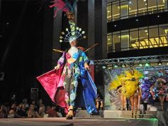 Foto de la galería: Imponente desfile con el sello de Miuki Madelaire en la explanada de la Legislatura