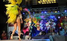 Foto de la galería: Imponente desfile con el sello de Miuki Madelaire en la explanada de la Legislatura