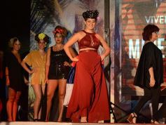 Foto de la galería: Imponente desfile con el sello de Miuki Madelaire en la explanada de la Legislatura