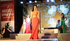 Foto de la galería: Imponente desfile con el sello de Miuki Madelaire en la explanada de la Legislatura