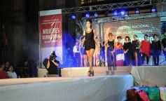 Foto de la galería: Imponente desfile con el sello de Miuki Madelaire en la explanada de la Legislatura