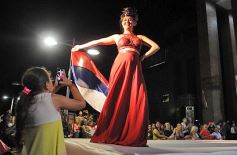 Foto de la galería: Imponente desfile con el sello de Miuki Madelaire en la explanada de la Legislatura