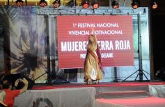 Foto de la galería: Imponente desfile con el sello de Miuki Madelaire en la explanada de la Legislatura